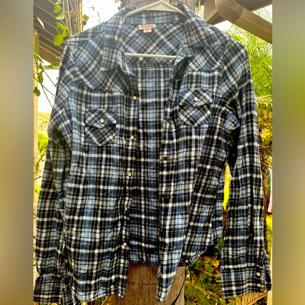 Women's snap button flannel